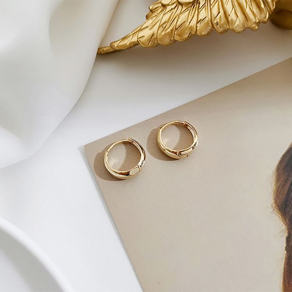 gold color brass circle ear buckle loop earrings for women elegant design geometric fashion jewelry hoop earrings 1pair, Golden;silver
gold color brass circle ear buckle loop earrings for women elegant design geometric fashion jewelry hoop earrings 1pair, Golden;silver