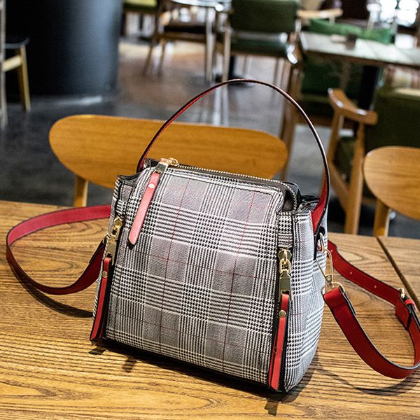 women messenger bag simple fashion plaid bucket bag casual joker shoulder messenger pu leather portable
women messenger bag simple fashion plaid bucket bag casual joker shoulder messenger pu leather portable