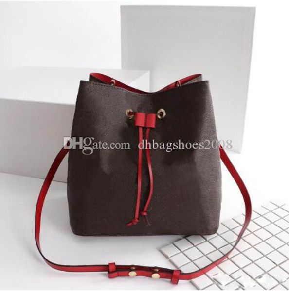 small women bucket bags fashion style leather crossbody totes bag for ladies size 26*22*27cm
small women bucket bags fashion style leather crossbody totes bag for ladies size 26*22*27cm