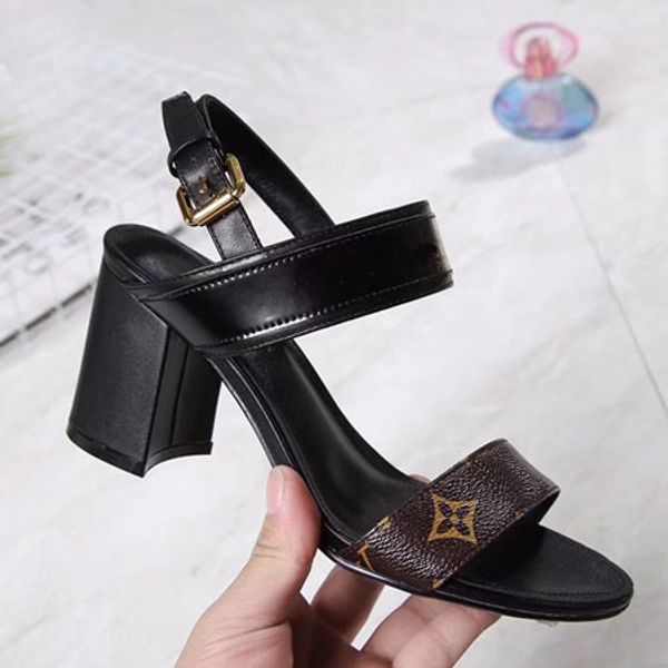 Sandálias shoe008
Sandálias shoe008