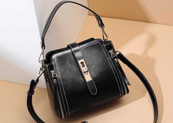 designer-new fashionable leather bucket bag single shoulder handbag lady bag cowhide oblique bag
designer-new fashionable leather bucket bag single shoulder handbag lady bag cowhide oblique bag