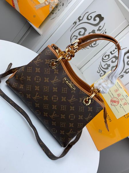 studio bag crossbody bag designer handbags women luxury leather totes calfskin leather most cost effective prices on the market size31 23 10
studio bag crossbody bag designer handbags women luxury leather totes calfskin leather most cost effective prices on the market size31 23 10