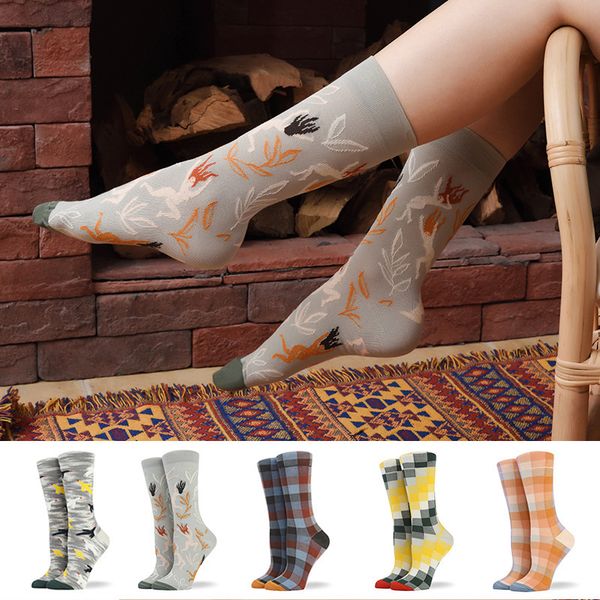 2020 new female socks lattice geometric jacquard french tide brand creative contrast color cotton socks foreign trade socks, Black;white
2020 new female socks lattice geometric jacquard french tide brand creative contrast color cotton socks foreign trade socks, Black;white