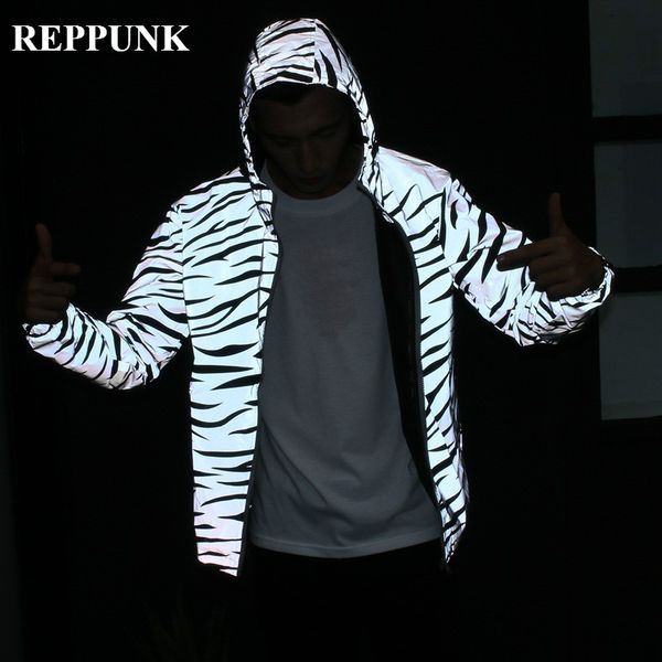 men's jackets reflective striped hooded jacket men / women 2021 autumn fluorescent male and casual steetwear windbreaker coats, Black;brown
men's jackets reflective striped hooded jacket men / women 2021 autumn fluorescent male and casual steetwear windbreaker coats, Black;brown