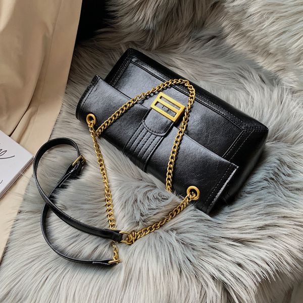 french retro chain lock buckle under the bag & baguette shoulder bag width 27cm high 15cm thickness 6cm
french retro chain lock buckle under the bag & baguette shoulder bag width 27cm high 15cm thickness 6cm