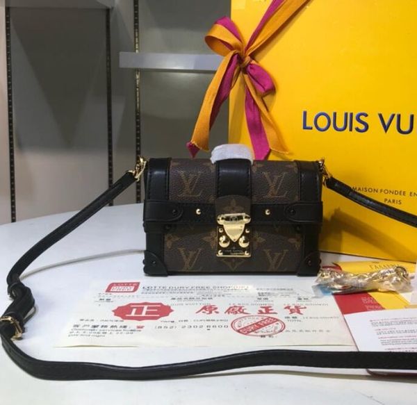 new women's single shoulder bag fashion bright chain messenger bag letter printing lock shoulder bag
new women's single shoulder bag fashion bright chain messenger bag letter printing lock shoulder bag