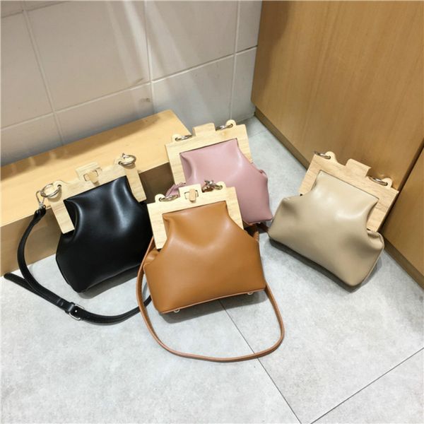 fashion wooden clip shell women shoulder bags messenger bag pu leather crossbody bag lady small purses 2020 sac
fashion wooden clip shell women shoulder bags messenger bag pu leather crossbody bag lady small purses 2020 sac