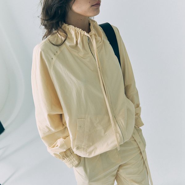 женщины куртка весна / лето 2020 новая куртка модная casual solid color сыпучие стенд воротник кулиской упругие coat, Black;brown
женщины куртка весна / лето 2020 новая куртка модная casual solid color сыпучие стенд воротник кулиской упругие coat, Black;brown