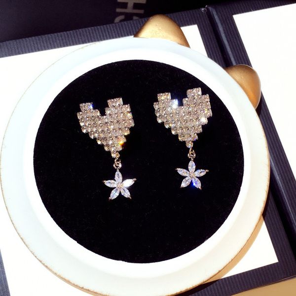wholesale-fashion luxury designer glittering shiny zircon diamonds full rhinestone cute heart flower stud earrings for woman girls, Golden;silver
wholesale-fashion luxury designer glittering shiny zircon diamonds full rhinestone cute heart flower stud earrings for woman girls, Golden;silver