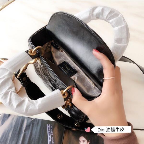 2020 fashion retro ladies casual casual pata-leather wide shoulder strap accessories classic style
2020 fashion retro ladies casual casual pata-leather wide shoulder strap accessories classic style