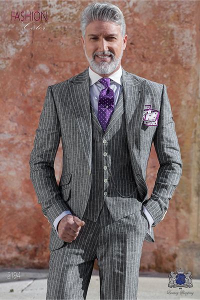 one button groomsmen peak lapel wedding groom tuxedos men suits wedding/prom/dinner man blazer(jacket+tie+vest+pants) 701, Black;gray
one button groomsmen peak lapel wedding groom tuxedos men suits wedding/prom/dinner man blazer(jacket+tie+vest+pants) 701, Black;gray