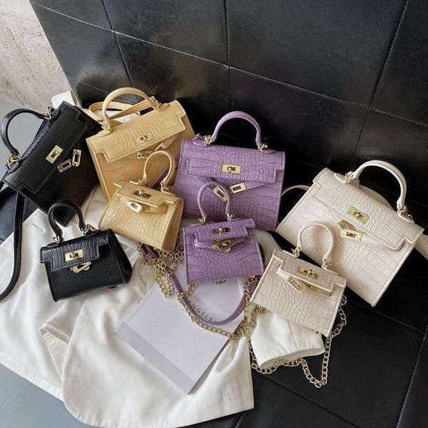 2020 new summer simple all-match crocodile lock hand commuter bag female western style flip shoulder/crossbody bag
2020 new summer simple all-match crocodile lock hand commuter bag female western style flip shoulder/crossbody bag