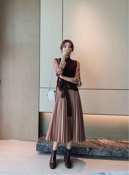 2019 spring and autumn two-piece suit long-sleeved dress new women's waist was thin temperament long pleated skirt, Black;gray
2019 spring and autumn two-piece suit long-sleeved dress new women's waist was thin temperament long pleated skirt, Black;gray