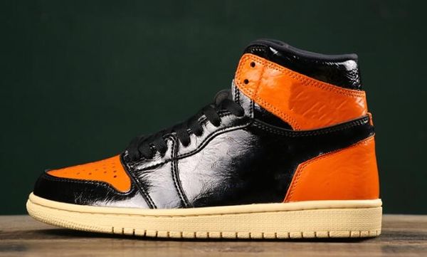 2020 new arrival 1s high black orange shinny leather women men outdoor shoes shoes size 36-47
2020 new arrival 1s high black orange shinny leather women men outdoor shoes shoes size 36-47