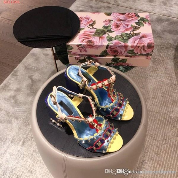 spring/summer 2019 new sandals, studded rivet women shoes ,chunky heels with pearls decoration,in, Black
spring/summer 2019 new sandals, studded rivet women shoes ,chunky heels with pearls decoration,in, Black