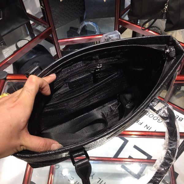 2019p brand design men's business leather briefcase shoulder computer bag tote bag calf leather diagonal bag ing
2019p brand design men's business leather briefcase shoulder computer bag tote bag calf leather diagonal bag ing