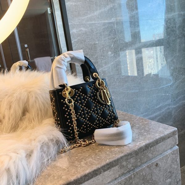 handbags women bags fashion luxury designer bags messenger bag crossbody totes 2019 20*17*10cm rivets and sweetheart ornaments, Black
handbags women bags fashion luxury designer bags messenger bag crossbody totes 2019 20*17*10cm rivets and sweetheart ornaments, Black