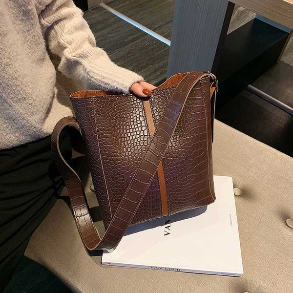 2 сткс / установить режим ретро vrouwen emmer schouder crossbody сумка vrouwelijke effen kleur крокодил pu lederen посыльного сумки сцеплени
2 сткс / установить режим ретро vrouwen emmer schouder crossbody сумка vrouwelijke effen kleur крокодил pu lederen посыльного сумки сцеплени