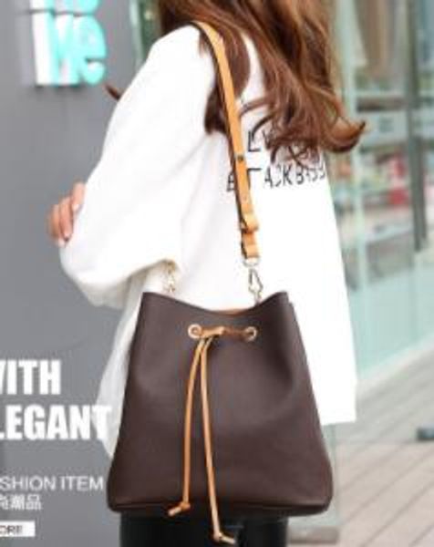 2020 designer famous handbags shoulder bags noe leather bucket bag women old flower leather printing crossbody bag purse twist
2020 designer famous handbags shoulder bags noe leather bucket bag women old flower leather printing crossbody bag purse twist