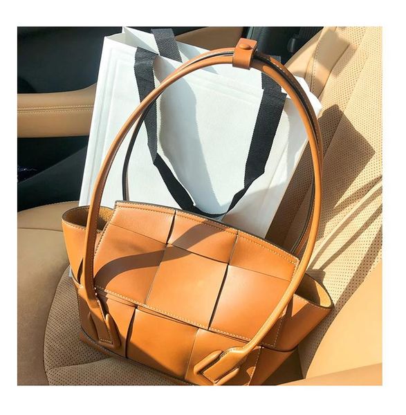 large new fashion casual women's bag woven crossbow catfish bag leather hand-held single shoulder underarm wing bag
large new fashion casual women's bag woven crossbow catfish bag leather hand-held single shoulder underarm wing bag