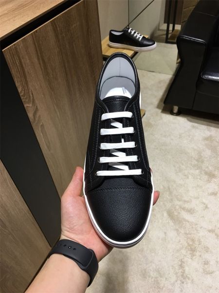 роскошные дизайнерские туфли мужские мужчин run away кроссовок телячьей кожи повседневная обувь мода тренеров кричащие цвета с коробкой us4
роскошные дизайнерские туфли мужские мужчин run away кроссовок телячьей кожи повседневная обувь мода тренеров кричащие цвета с коробкой us4