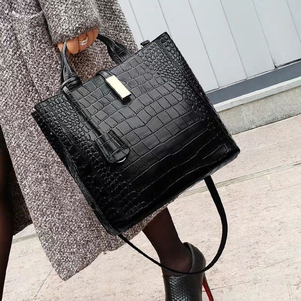 2019 designer handbag wallet new bucket bag ladies korean version of the shoulder portable simple wild messenger bag l
2019 designer handbag wallet new bucket bag ladies korean version of the shoulder portable simple wild messenger bag l
