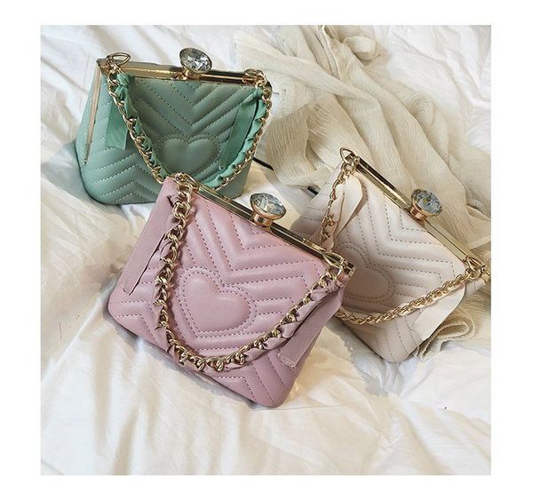 designer handbag 2019 new korean version of the wild rhombic shoulder messenger bag temperament small square bag
designer handbag 2019 new korean version of the wild rhombic shoulder messenger bag temperament small square bag