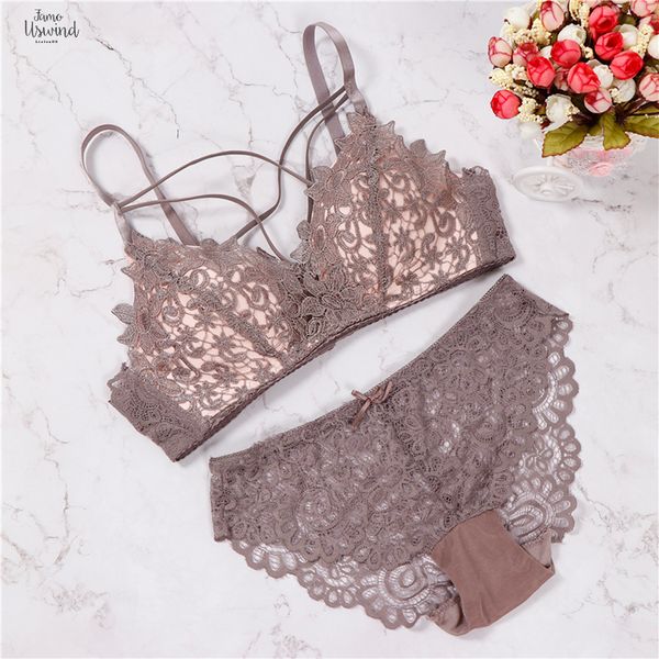 wireless lace lightly lined triangle bra set underwear bra women lingerie deep plunge v neck new arrival, Red;black
wireless lace lightly lined triangle bra set underwear bra women lingerie deep plunge v neck new arrival, Red;black