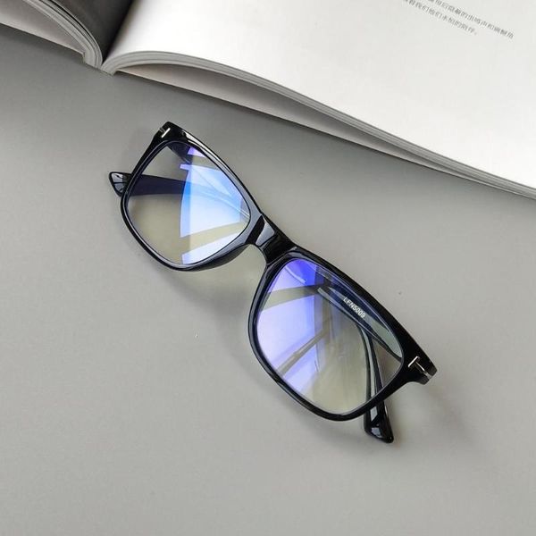 2pcs/lot reading glasses men and women fashion black leopard anti-blue light old man glasses trend comfortable reading, White;black
2pcs/lot reading glasses men and women fashion black leopard anti-blue light old man glasses trend comfortable reading, White;black