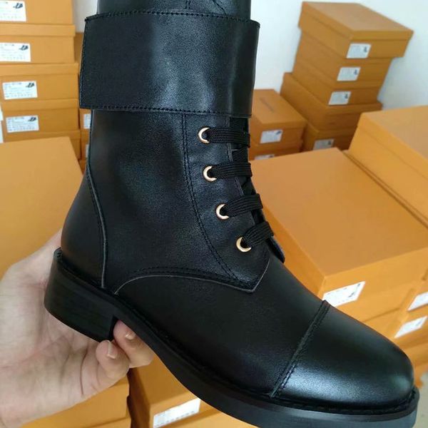 2019 classic autumn and winter european and american fashion leather martin boots foreign style round head short female knight boots, Black
2019 classic autumn and winter european and american fashion leather martin boots foreign style round head short female knight boots, Black