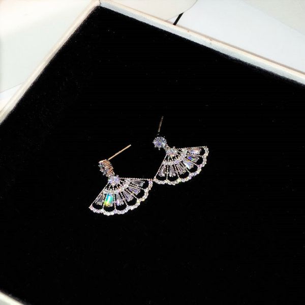super glittering fashion designer diamond zircon fan shaped vintage stud drop dangle chandelier earring for woman girls s925 silver pin
super glittering fashion designer diamond zircon fan shaped vintage stud drop dangle chandelier earring for woman girls s925 silver pin