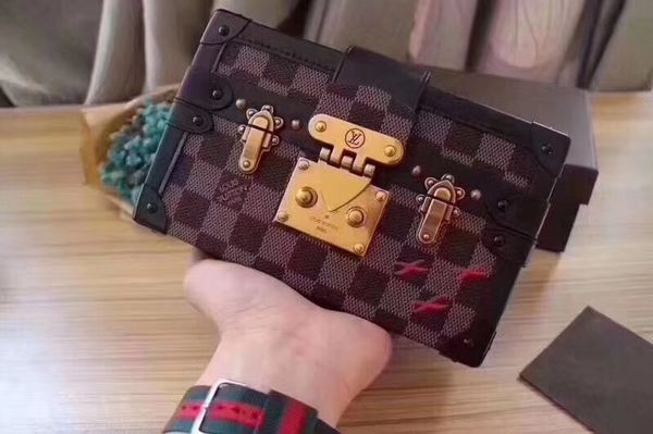 Роскошные 5A + 451 L V Плед Вечерние Сумки Небольшой Акриловый Кошелек Сцепления Вечерний Кошелек Старинные Женские Кожаные Сумки Дизайнерские Сумки на Плечо Сумка
Роскошные 5A + 451 L V Плед Вечерние Сумки Небольшой Акриловый Кошелек Сцепления Вечерний Кошелек Старинные Женские Кожаные Сумки Дизайнерские Сумки на Плечо Сумка