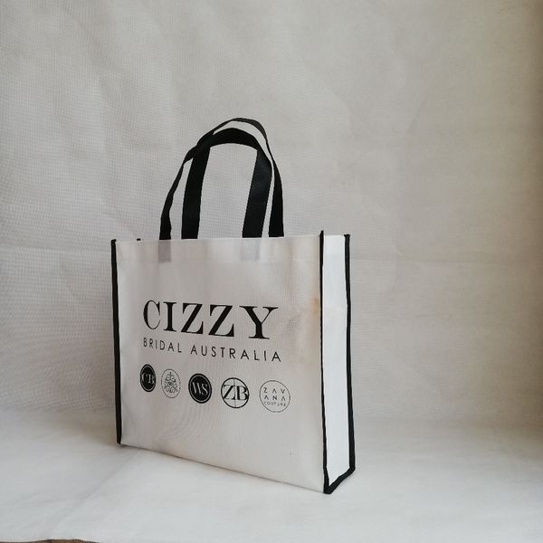 оптовые 500 шт. / лот пользовательские сумки tote нетканые сумки вторичной переработки покупки белая сумка повседневная черная отделка мешок
оптовые 500 шт. / лот пользовательские сумки tote нетканые сумки вторичной переработки покупки белая сумка повседневная черная отделка мешок