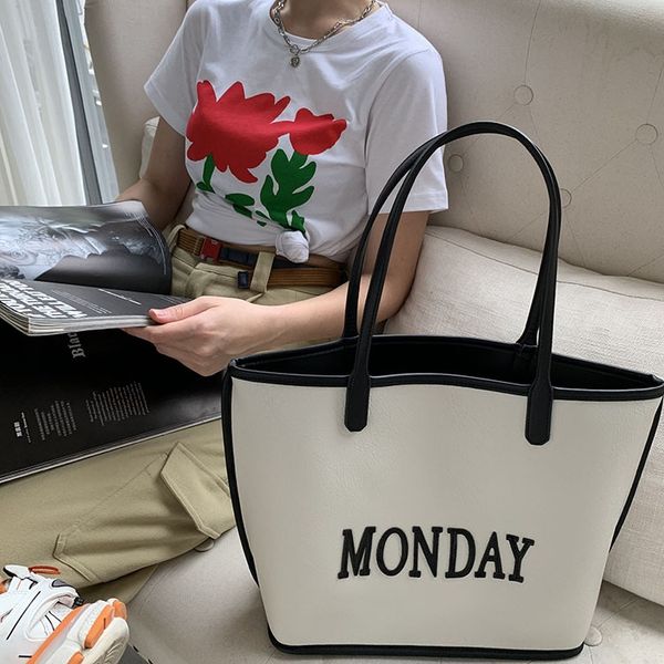 2020ins soft leather mother casual shoulder messenger large bucket shoulder bucket bag capacity women's bag
2020ins soft leather mother casual shoulder messenger large bucket shoulder bucket bag capacity women's bag