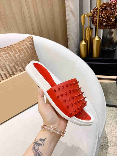 2020 designer men red soled slippers rivet leather thick soled slippers indoor and beach platform sandals flip flops c19, Black
2020 designer men red soled slippers rivet leather thick soled slippers indoor and beach platform sandals flip flops c19, Black
