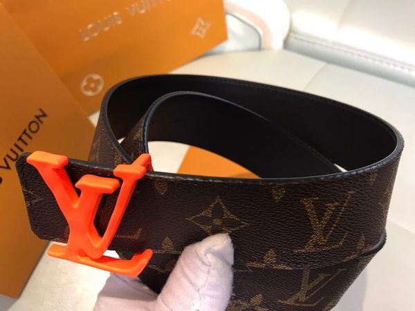 AA2019women and Men's trousers casual sports trousers belt women and men fashion high-quality leather designer luxury luxury leather belt4.
AA2019women and Men's trousers casual sports trousers belt women and men fashion high-quality leather designer luxury luxury leather belt4.