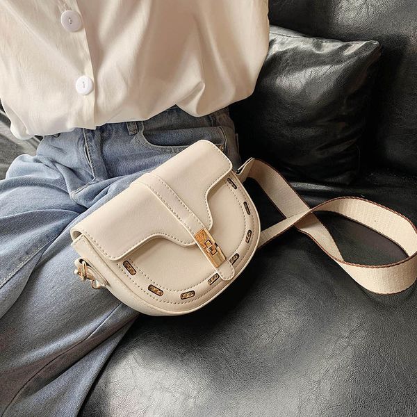 fashion chains tide bag female 2020 new quality casual wild wide shoulder strap one shoulder diagonal girl bag blue
fashion chains tide bag female 2020 new quality casual wild wide shoulder strap one shoulder diagonal girl bag blue