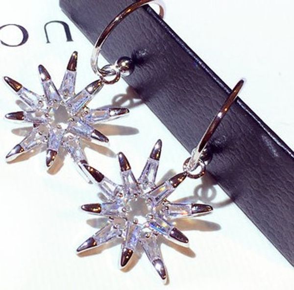 super shining glittering ins fashion luxury designer lovely cute diamond zircon snow flake stud earrings for woman girls, Golden;silver
super shining glittering ins fashion luxury designer lovely cute diamond zircon snow flake stud earrings for woman girls, Golden;silver