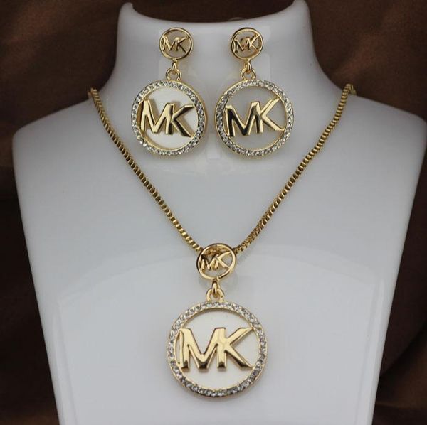 with original bag M brand Necklace Stud Earrings Set Woman Full diamond flashing letter earrings Fashion gold silver Two jewellery sets
with original bag M brand Necklace Stud Earrings Set Woman Full diamond flashing letter earrings Fashion gold silver Two jewellery sets