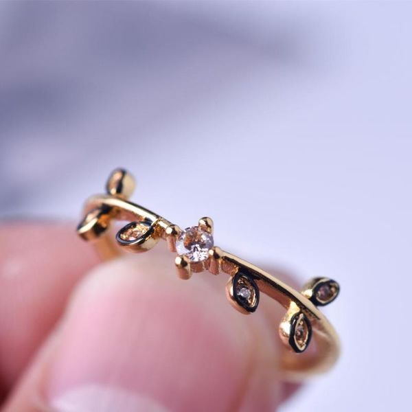 copper zirconia wedding/engagement rings for womens silver gold color leaf shape with stone fashion jewelry 2019 new rings set, Golden;silver
copper zirconia wedding/engagement rings for womens silver gold color leaf shape with stone fashion jewelry 2019 new rings set, Golden;silver