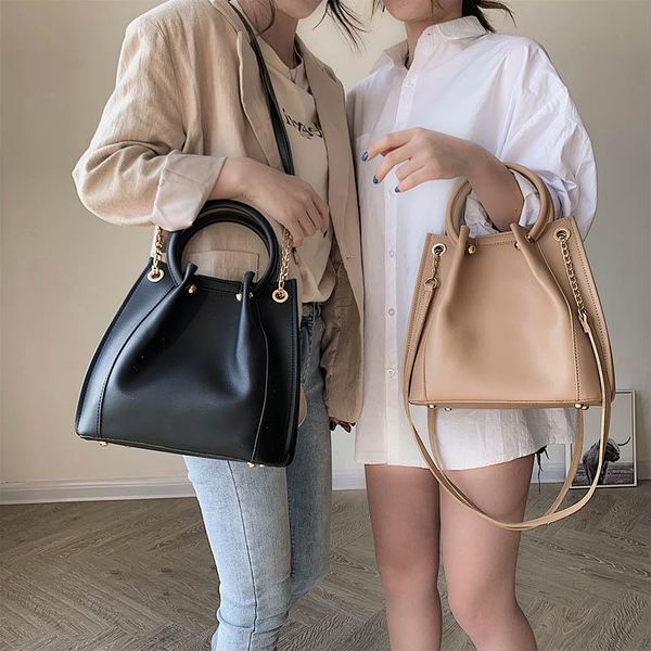 fashion round handle women handbags chain female shoulder crossbody bags large tote casaul buckets bag pu leather purse
fashion round handle women handbags chain female shoulder crossbody bags large tote casaul buckets bag pu leather purse