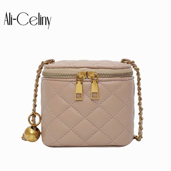 rhombic chain fairy bag 2020 new fashion small square bag simple one shoulder messenger
rhombic chain fairy bag 2020 new fashion small square bag simple one shoulder messenger