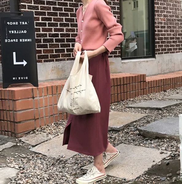net red same 2019 new autumn korean version of loose medium-length long black skirt high waist side open fork-bag hip skirt
net red same 2019 new autumn korean version of loose medium-length long black skirt high waist side open fork-bag hip skirt