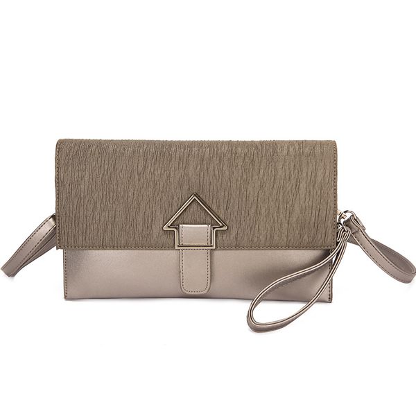 leaning across the shoulder bag new tide korean joker envelope bag fashion handbag temperament ladies in hand
leaning across the shoulder bag new tide korean joker envelope bag fashion handbag temperament ladies in hand