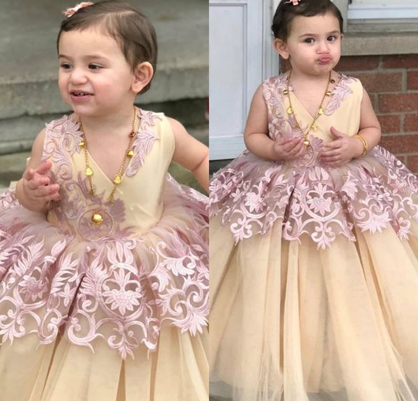 2020 floral ball gown girl dresses v-neck appliqued tiered sleeveless girl pageant gown ruffle sweep train birthday gown, White;blue
2020 floral ball gown girl dresses v-neck appliqued tiered sleeveless girl pageant gown ruffle sweep train birthday gown, White;blue