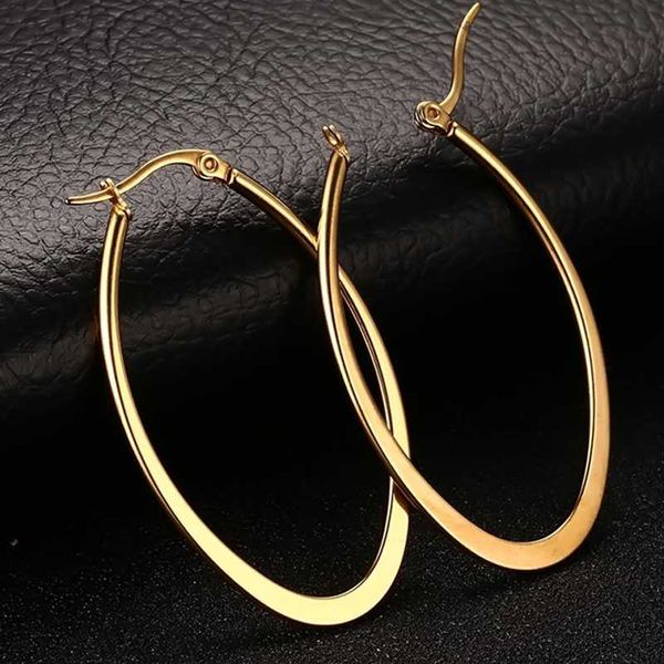 large hoop earrings for women in rose gold silver black color geometric big earrings, Golden;silver
large hoop earrings for women in rose gold silver black color geometric big earrings, Golden;silver