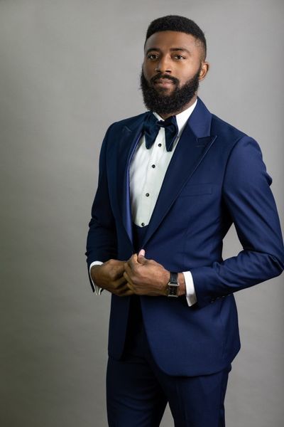 groom tuxedos groomsmen peak lapel custom made one button men suits wedding/prom/dinner man blazer ( jacket+pants+vest+tie ) m1515, Black;gray
groom tuxedos groomsmen peak lapel custom made one button men suits wedding/prom/dinner man blazer ( jacket+pants+vest+tie ) m1515, Black;gray