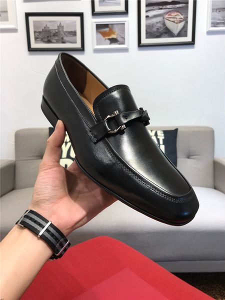 19ss luxury brands men classic pointed toe dress shoes mens slip-on patent leather black wedding shoes mens oxford formal shoes
19ss luxury brands men classic pointed toe dress shoes mens slip-on patent leather black wedding shoes mens oxford formal shoes