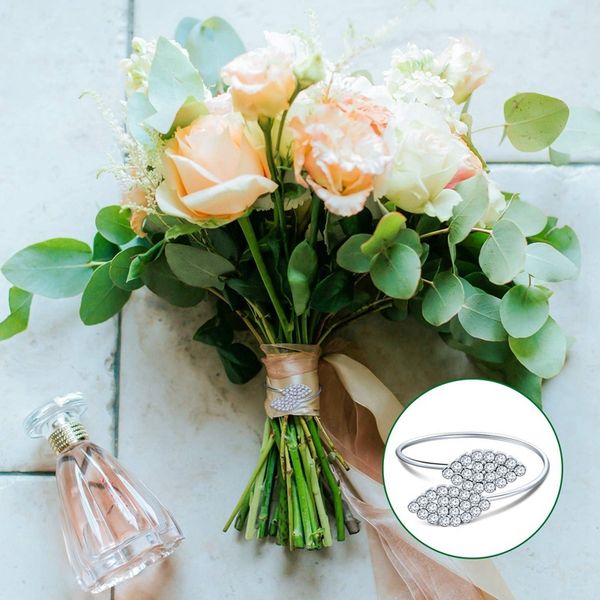 exquisite household napkin rings metal leaves napkins holder rhinestone napkin buckle for wedding, christmas, festival dinner, t napkin ring
exquisite household napkin rings metal leaves napkins holder rhinestone napkin buckle for wedding, christmas, festival dinner, t napkin ring
