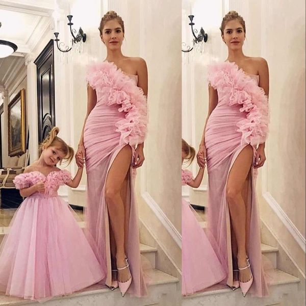 new pink one shoulder mother and daughter prom dresses side split tulle mermaid ruffles flowers formal evening gowns party dress, Black
new pink one shoulder mother and daughter prom dresses side split tulle mermaid ruffles flowers formal evening gowns party dress, Black